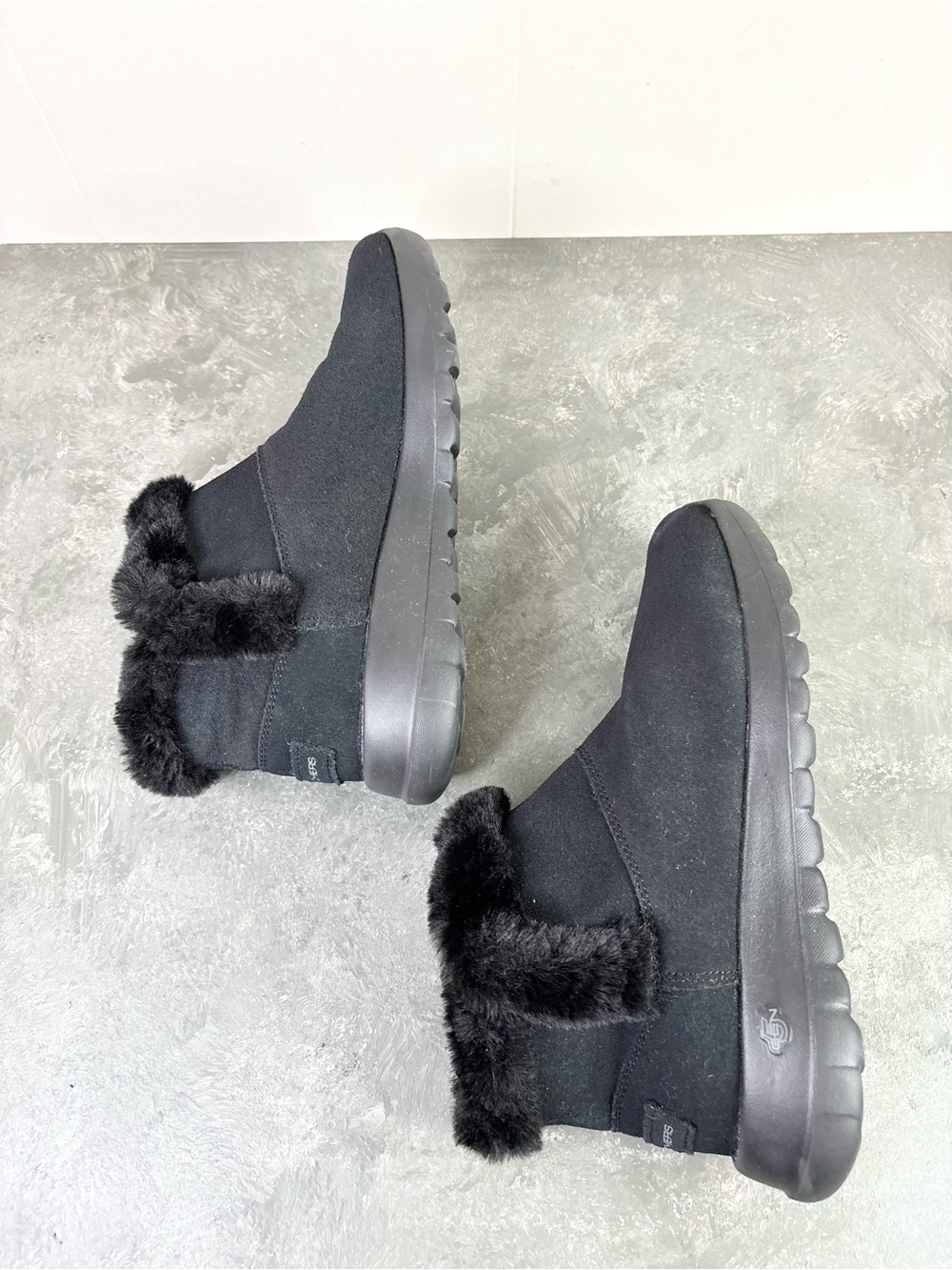 Skechers Women's On-The-Go Joy black suede slip-on boots faux fur trim size 7 - Picture 3 of 9